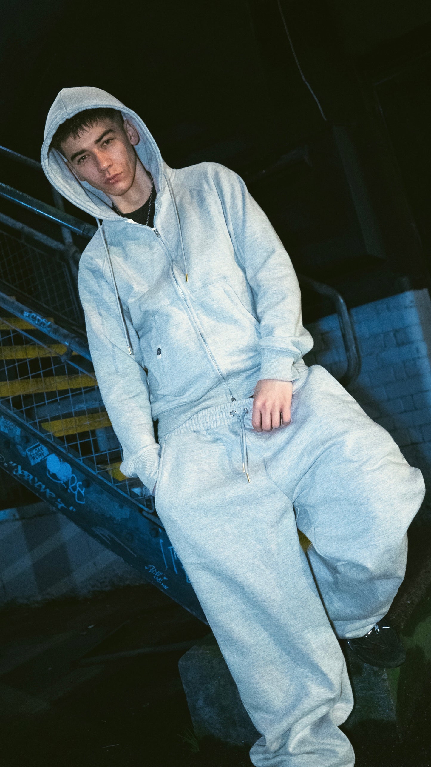 V2 joggers